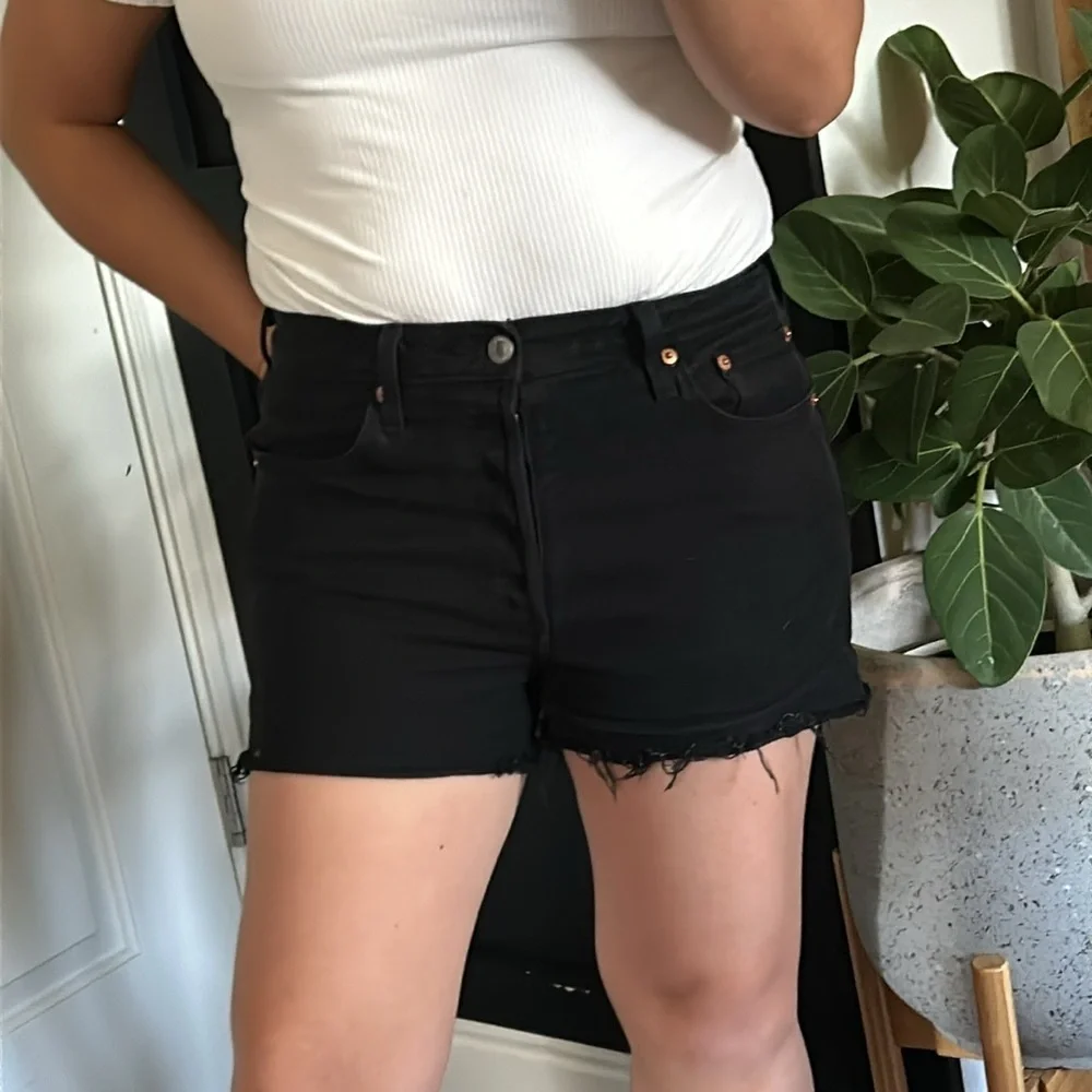 Levis 501 Rolled up distressed jean‎ Shorts. Sz 28